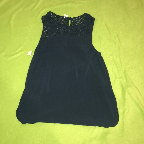 Blue top - Picture 3 of 5